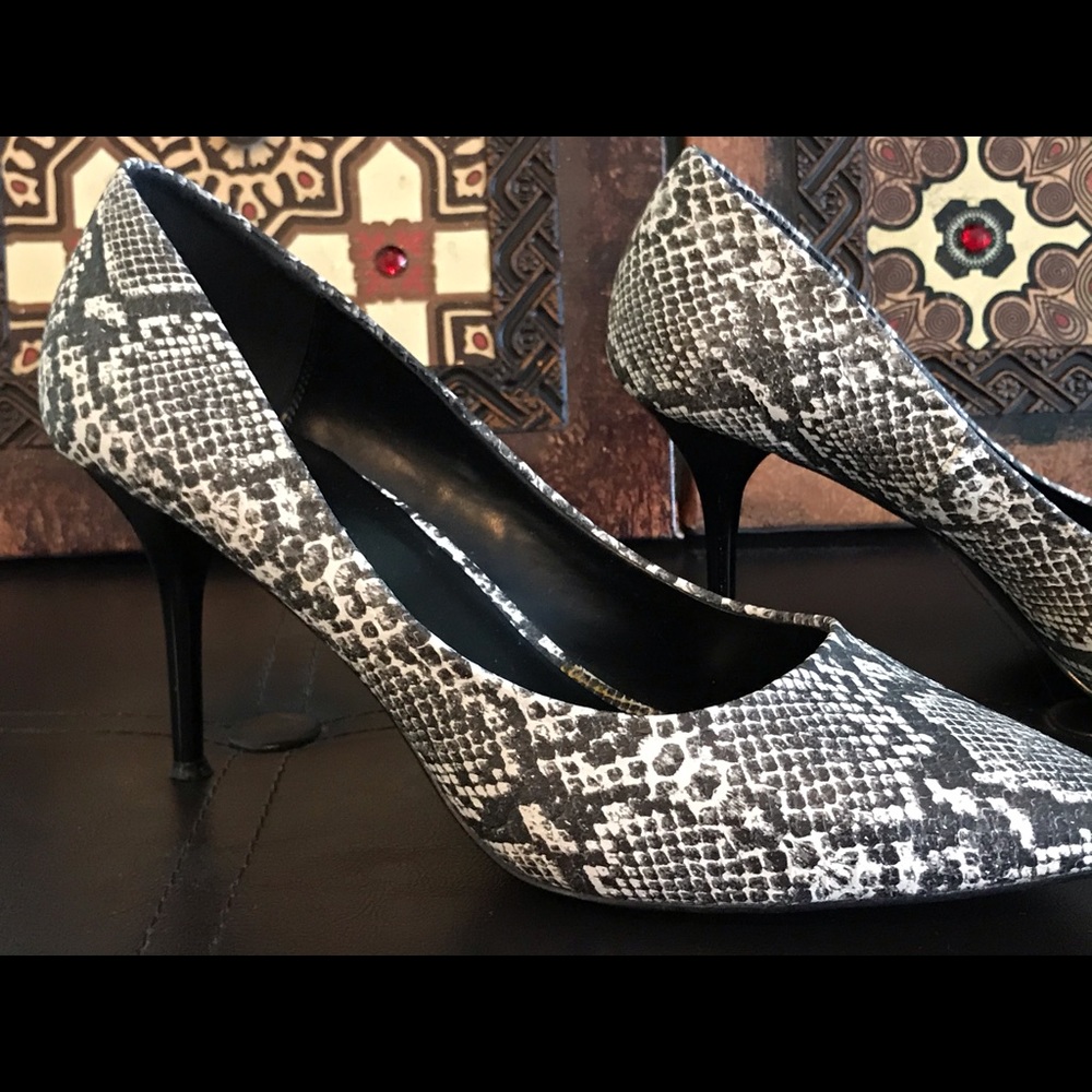 Metaphor  Black Heels - Color: Black /Gray